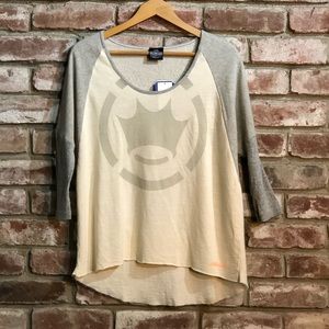 NWT-Dethrone Base Camp Top